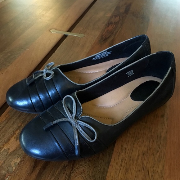 Earth Beacon Black Leather Flats - Picture 2 of 6